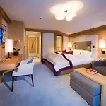 Aktiv- & Wellnesshotel Bergfried 5* Tux