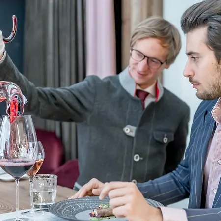 Aktiv- & Wellnesshotel Bergfried Tux