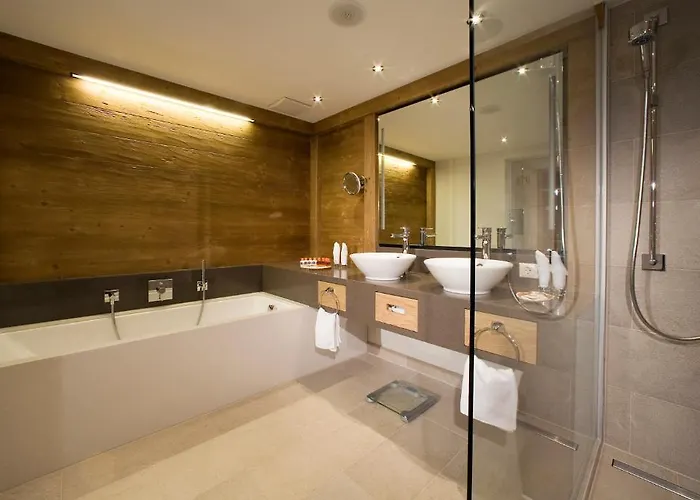 Aktiv- & Wellnesshotel Bergfried Szálloda 5*