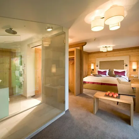 Aktiv- & Wellnesshotel Bergfried Tux