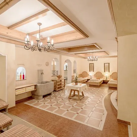 Aktiv- & Wellnesshotel Bergfried Отель 5*