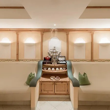 Aktiv- & Wellnesshotel Bergfried 5* Тукс