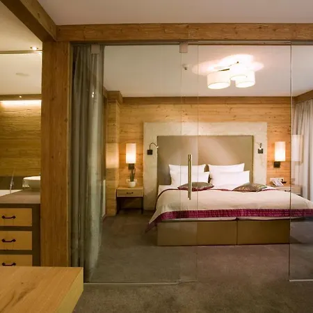 Aktiv- & Wellnesshotel Bergfried Отель Тукс