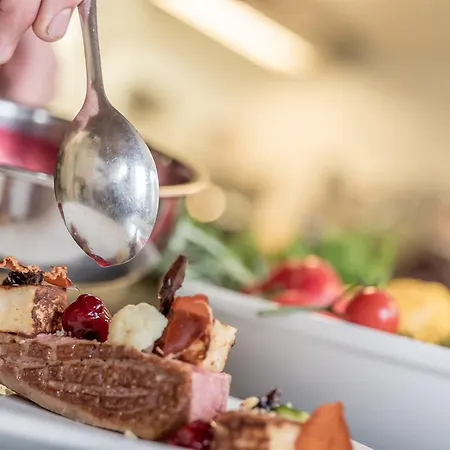 Aktiv- & Wellnesshotel Bergfried Отель 5*