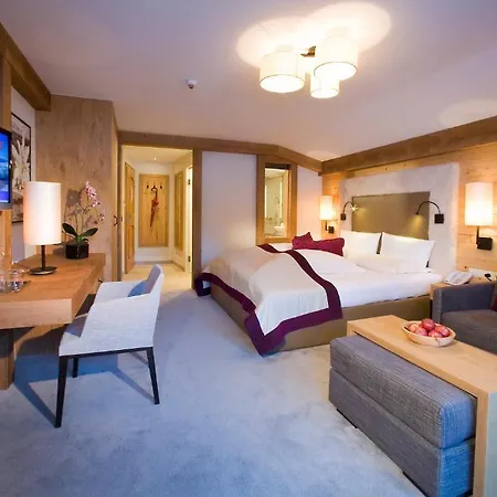 Aktiv- & Wellnesshotel Bergfried 5* Тукс
