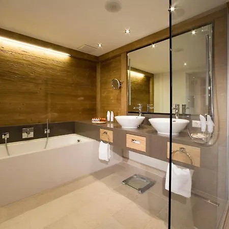Aktiv- & Wellnesshotel Bergfried Отель 5*