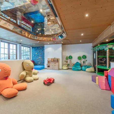 호텔 Aktiv- & Wellnesshotel Bergfried 턱스