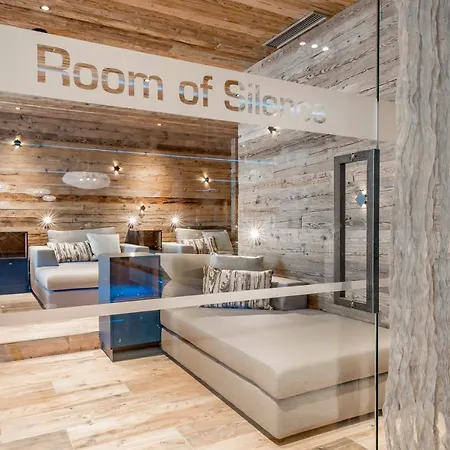 호텔 Aktiv- & Wellnesshotel Bergfried 5*