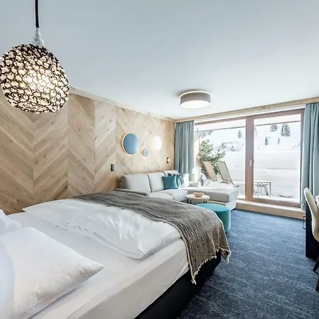 호텔 Aktiv- & Wellnesshotel Bergfried 5*