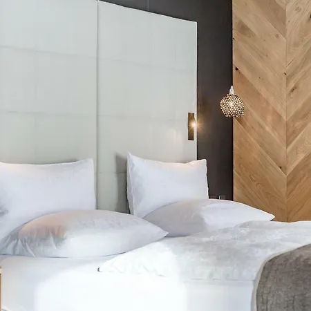 Aktiv- & Wellnesshotel Bergfried 5* Тукс