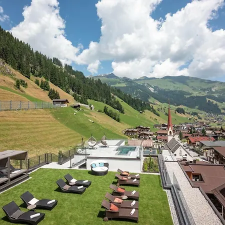 Отель Aktiv- & Wellnesshotel Bergfried 5*