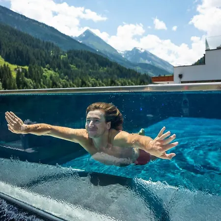 Aktiv- & Wellnesshotel Bergfried 5*